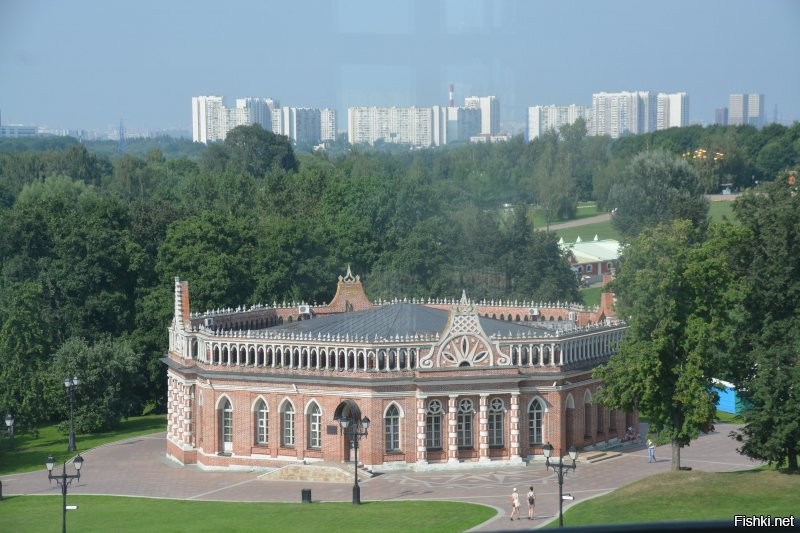 Там классно, ещё дореволюционная архитектура, реально - музыка, застывшая в камне ! Был летом 2018 г. Если удача поможет, обязательно туда съездите ! Не пожалеете !