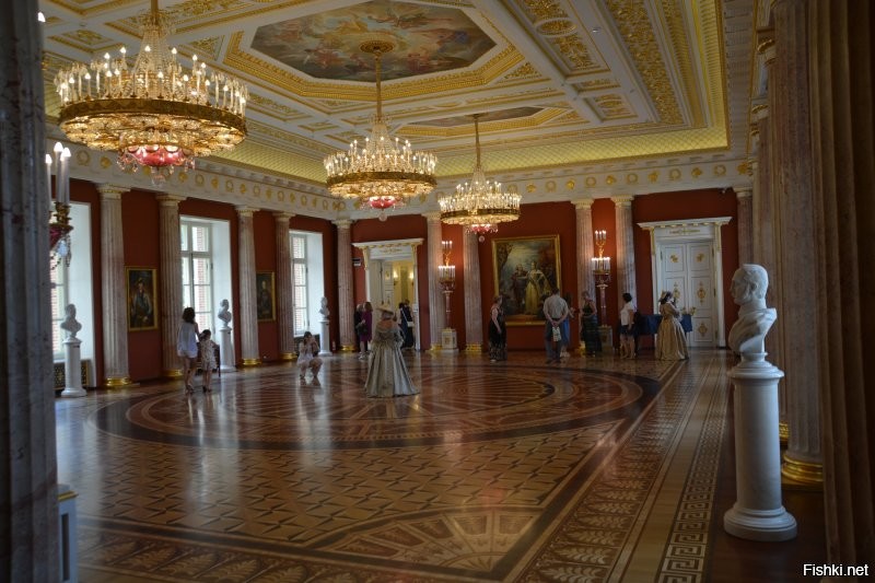 Там классно, ещё дореволюционная архитектура, реально - музыка, застывшая в камне ! Был летом 2018 г. Если удача поможет, обязательно туда съездите ! Не пожалеете !