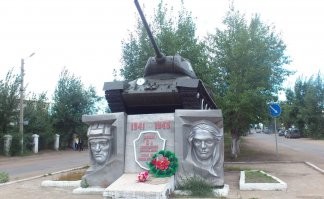 В Борзе стоит. Воинам 6-й гвардейской танковой армии. Живым слава, павшим бессмертие.