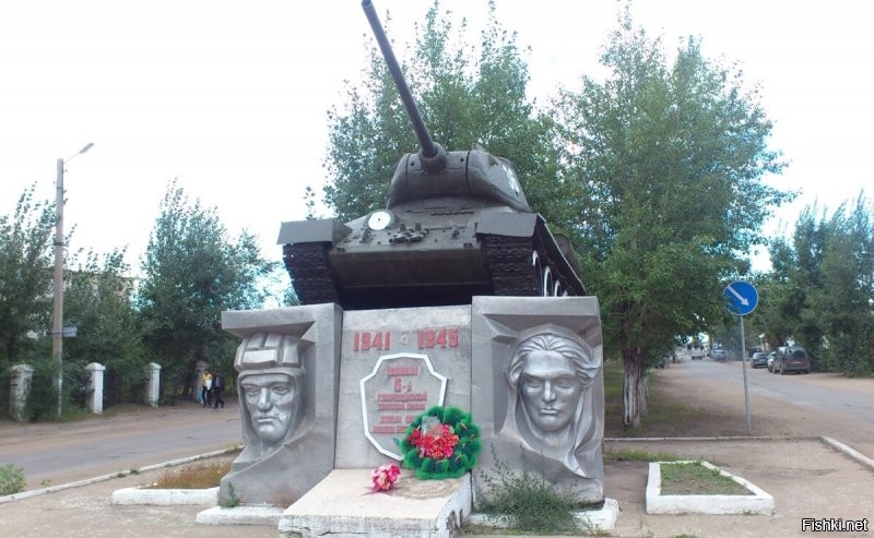 В Борзе стоит. Воинам 6-й гвардейской танковой армии. Живым слава, павшим бессмертие.