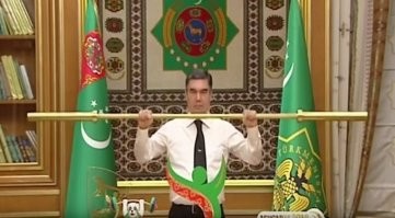 Пусть этот клоун штангу продаст. Дерьма кусок!