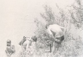 Это, если задерживать дыхание,
а вот если дышать обеднённой кислородом смесью, то потеря сознания произойдёт после нескольких дыхательных циклов.
Это я Вам, как врач физиолог говорю. 

Кстати, дайвингом занимался, сколько себя помню.
Вот я в 8 классе ловлю раков с моим первым самодельным дыхательным прибором для погружений.