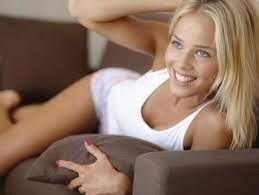 у неё фамилия Сандрич, в девичестве МишУра, а фотография а представленная автором фото из 2012 года