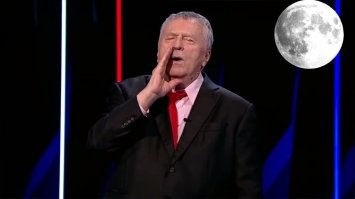 Ах ха,едрысню заморскую кинули.Это ШЕДЕВРРР!!!!
Ставай возле умалишенного,в унисон повоете.