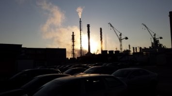 Зацените народ...я понимаю что не шедевры...завод так тот вообще на мобильник снят...просто случайное фото ...просто уж больно сюжет понравился