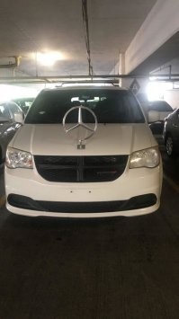 Ты хочешь показать, что у тебя Мерседес, но при этом у тебя не Мерс, а Dodge Journey!!! Мдааа, кукуха совсем улетела.