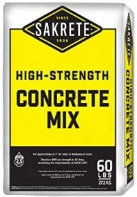 "Sakrete high-strength concrete mix"
Т.е. "Бетонная смесь высокой прочности" фирмы Sakrete. Именно ее я и купил уже, наверно, под сотню мешков для разных работ вокруг дома (правда, я всегда эту смесь мешал, не оставляя в пакетах)... Lowe's и Home Depot - две крупнейшие сети по продаже стройматериалов продают именно ее. 60 или 80 фунтов мешки (я покупаю по 60, они менее тяжелые).
