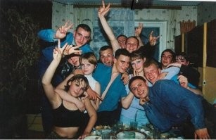 Были 36,24 и 12 кадров.В юности,в целях экономии,иногда,брали 24.Алкоголь большую статью расходов брал.Теперь жалею о выставлении приаритетов.
Фото с моих проводов в армию.