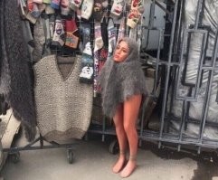 Сиськи добавьте и будет идеальная, в плане секса , женщина!