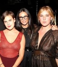 А вот дочкам Уиллиса не повезло: