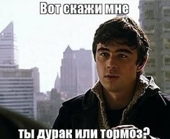 "Музыкант записал её в 1990 году в маленькой студии под Юрмалой, а в сентябре того же года она впервые прозвучала со сцены   на концерте памяти Виктора Цоя…"
 Очень...интересное заявление. На видео, очевидно, то самый концерт памяти...