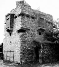 Немецкий дот, остался с войны. Стоит рядом с ж/д станцией, защишал ее от партизан.