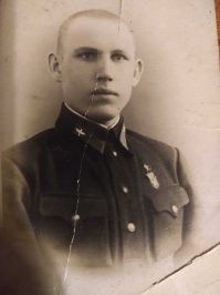 Мой прадед - Шнуров Борис, прошёл всю войну. Фотографии второго прадеда, Мирненко Якова, к сожалению, нет. Пропал без вести в августе 1941 года, защищая Одессу