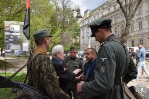 А этих "клоунов" кто осудил??