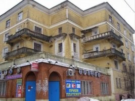 А это дом в Красногорске, МО, построен в 1935 году,  главы города, которые каждый два года сменяются, Воробьев губернатор и остальные твари хер положили на этот дом, люди живут, дом до сих пор не признан аварийный, а просто пониженной капитальности.