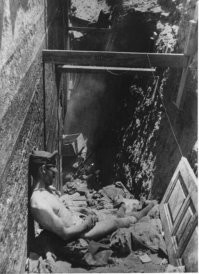 Добавлю немного фото тех лет.                                                                                                          
                                                                                                                                                              
   13 мая 1944 года. Вход в подземный немецкий госпиталь на Херсонесском мысу под Севастополем. Сгорел вместе с ранеными.