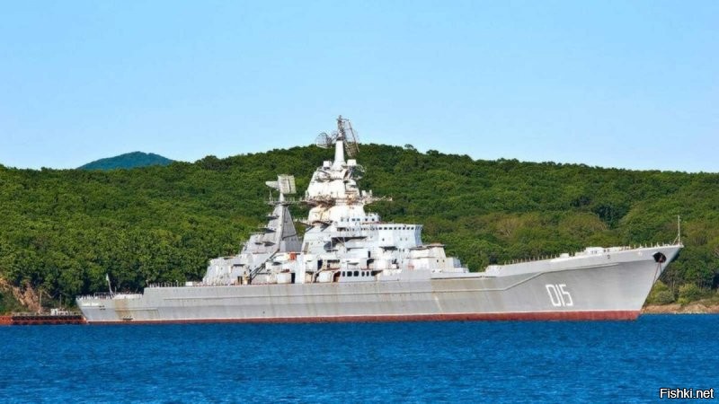 Несколько лет назад шли на пароме из поселка "Дунай" на о. Путятина, видел крейсер «Адмирал Лазарев», здоровая такая махина, фото не мое