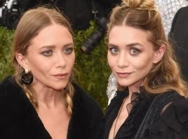 И хорошо, что не снимаются. 
Выглядят, как две старухи с 20-летним наркоманским стажем.

 А Элизабет да, хорошенькая.