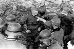 Да уж, теперь слыша фразу: "смотрит как на говно"  вот буду именно эту сцену представлять.