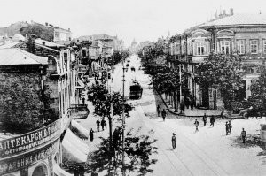 Севастополь ул. Большая Морская. Машин совсем нет.