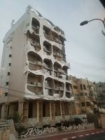 Да уж... Гауди... Это пародия какая-то. Причём весьма неудачная...