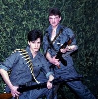 Ну, намешали. У левого ДП-27 без диска и лента от "Утеса", у правого АК-47 и лента от РПД.