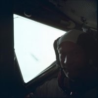 были, но там ничего не видно, из-за пересвета, т.к. в корабле темно, на поверхности ярко, и иллюминатор маленький.