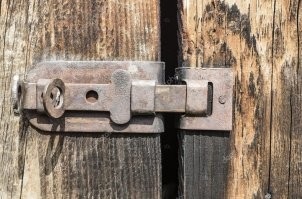 Это сейф с задвижкой