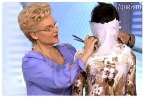 Понимаю его. А вдруг на той стороне горла свитера Малышева с ножницами?