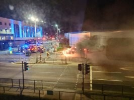 ДВСы горят тоже, будь здоров. Пожарные доехали быстро, благо часть недалеко и ночью трафика не было, но уже к их приезду пламя было будь здоров.