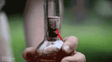 С пробкой ведь не вышло, там же горлышко бутылки лопнуло