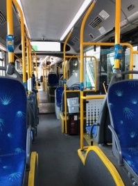 Я вот такой автобус вожу. Даже не могу себе представить как можно было водителю мог выживать много часовую смену на советских автобусах. Современные  автобусы место водителя как у пилота.