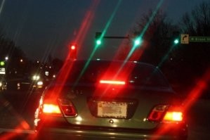 если не сильный астигматизм, то красивей даже всё становится, особенно ночью