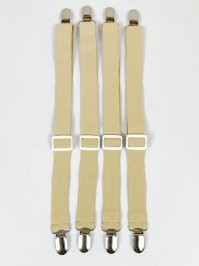 Чудесная вещь - фиксаторы для простыней. Рекомендую! Только берите с металлическими зажимами.