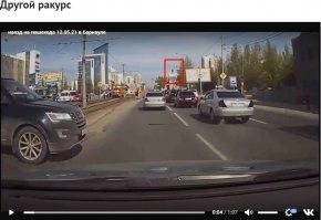 Плохо смотрели. Светофор работает. Меня другое смущает. Секцию для авто вижу, а для пешиков нет.