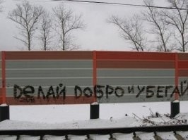 Когда люди снимают, как они совершают «благородные поступки», например, покупают бездомному еду или дают ему деньги.