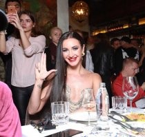хм..в гриме что-ли?