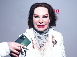 Девушка с другой планеты.