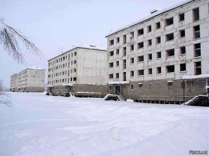 а не факт)))))))))  на Колыме таких зданий полно)))) большая часть Магаданской области это заброшенные поселки городского типа!