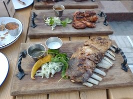 Я тоже умею в ресторане еду фоткать. )