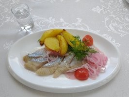 Я тоже умею в ресторане еду фоткать. )