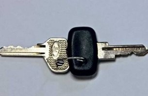 Фольга, доп иммобилайзер... Ещё немного и эволюционируют до мега штуки - ключ зажигания (который именно ключ)