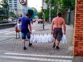 Взяли бы тележку,были бы гениями.А так обычные тупые молдаване.