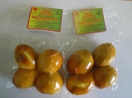 У нас давненько появились, мне нравятся, достаточно питательно )). И да, они очищенные.