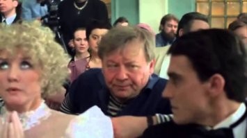 Все вывозят.. лес, уголь, куриный помет..