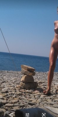 Ехать дикарём. 
Забить на малину, её и дома, на даче поесть можно. :) 
Главное там - море и тепло. 
Остальное - пофиг.