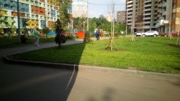 В Москве тоже, весёленькие дома попадаются.