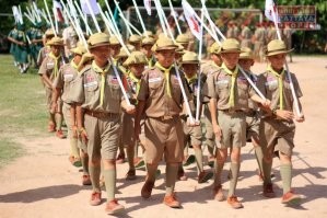 Вот так теперь проходят смотры строя и песни среди учеников общеобразовательных школ. Записи не постеснялись выложить в официальный Инстаграм-аккаунт учебного заведения
-------------------------------
Напомни нам, а что тут не так?  И какого члена нужно стесняться?  Почему Англии, США, Австралии, Франции стесняться не предлагаешь олень ?  Или у них это другое опять?