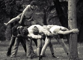 В Подмосковье водитель припарковался прямо на металлическом отбойнике