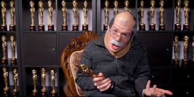 И только один человек в нашей стране после таких новостей радостно хлопает в ладоши.